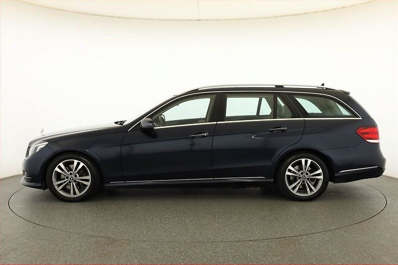 Mercedes-Benz Třídy E (2013) E 350 BlueTEC 4MATIC, 4X4 - fotka 3 z 19