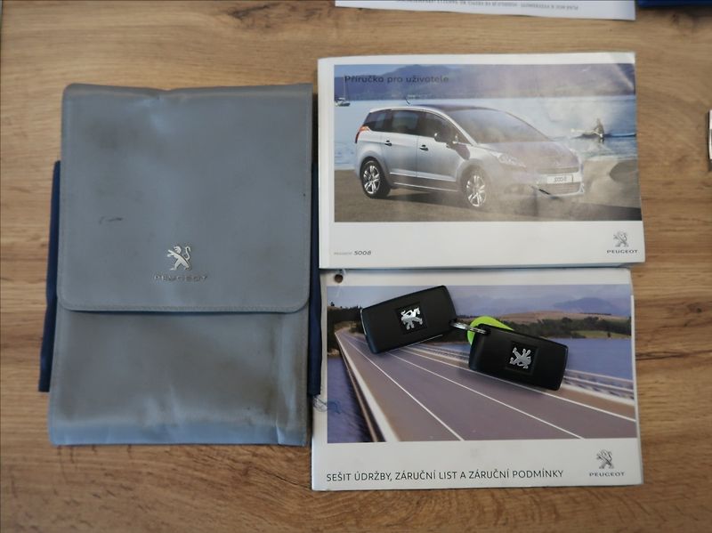 Peugeot 5008 2,0 HDi,110kW,NovéČR,7míst - fotka 27 z 31