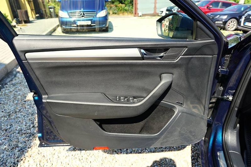 Škoda Superb (2018) STYLE 2,0 TSI 162 kW - fotka 33 z 58