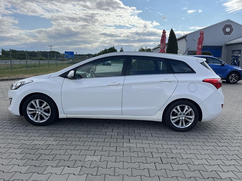 Hyundai i30 (2014) 1.6 CRDi -81kW - fotka 8 z 14