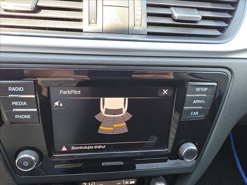 Škoda Rapid 1,0 TSi 70KW Drive dig.klima - fotka 46 z 46