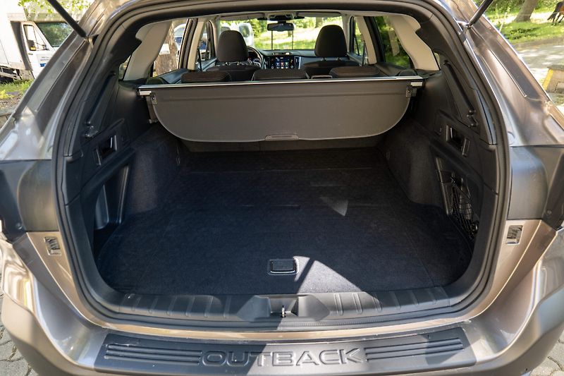 Subaru Outback 2.5i 4WD Active SKLADEM - fotka 31 z 31