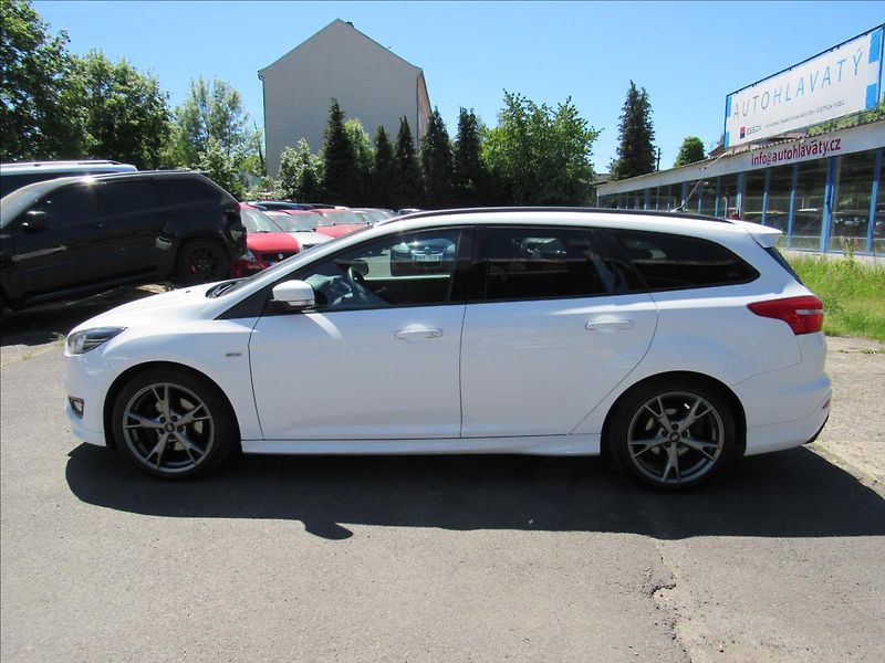 Ford Focus 1,5 Ecoboost 134kW ST-Line - fotka 7 z 28