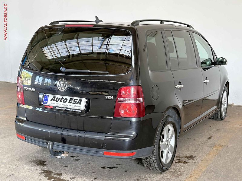 Volkswagen Touran (2008) 2.0 - fotka 4 z 14