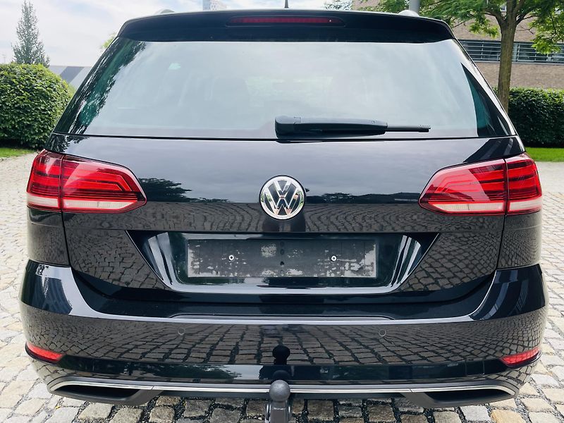 Volkswagen Golf 1.0TSI MANUÁL VÝHŘEV TAŽNÉ  - fotka 13 z 38