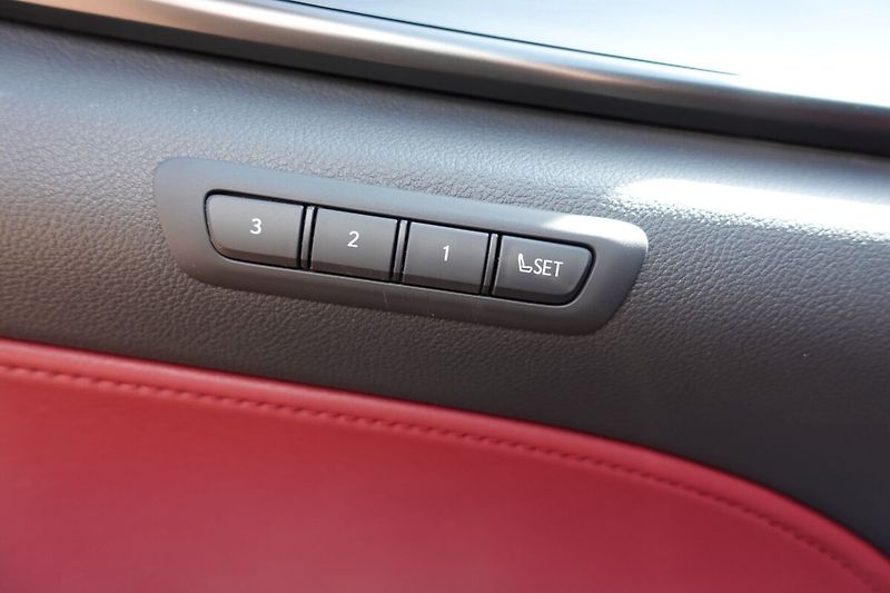 Lexus NX 350h NX350h Prestige 4x4 - fotka 13 z 37