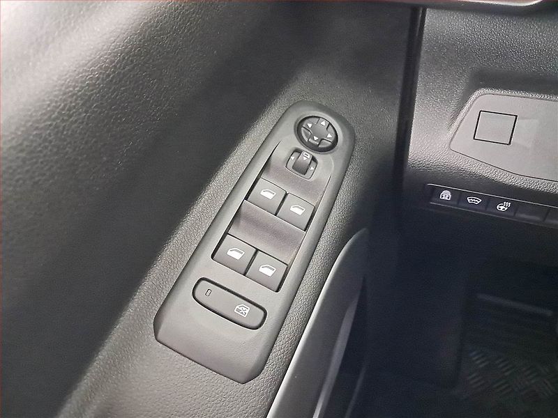 Opel Combo (2024) Maxi Edition 1.5 CDTI, 7Míst - fotka 15 z 18