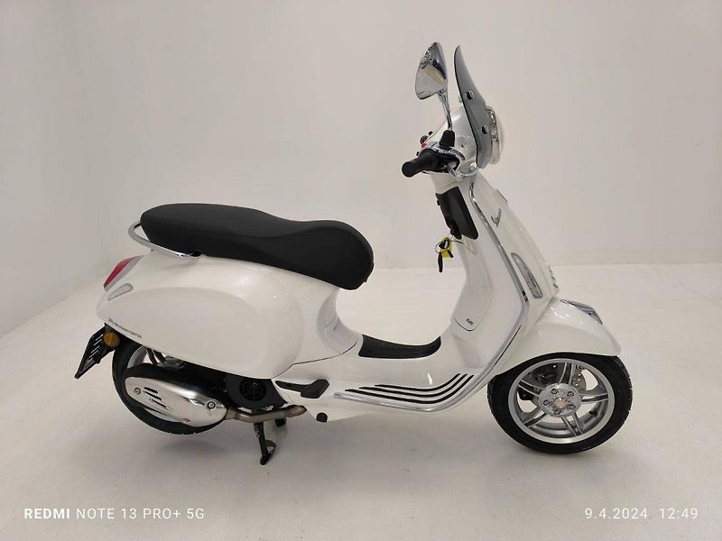 Vespa Primavera 125 3V ABS (2025) E5+ Bianco Innocente - fotka 6 z 9