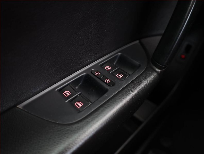 Volkswagen Touareg (2013) 3.0 TDI, 4X4, Automat - fotka 17 z 21