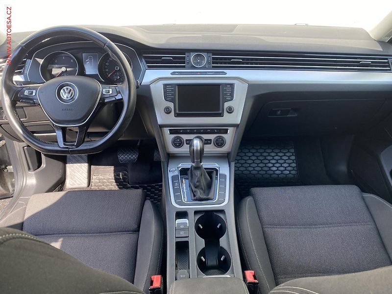 Volkswagen Passat (2015) 2.0 TDi, Comfort, DSG, LED - fotka 8 z 18
