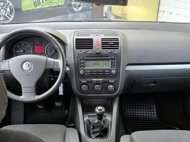 Volkswagen Golf TDi 103kW SPORT,ROZVODY - fotka 28 z 33