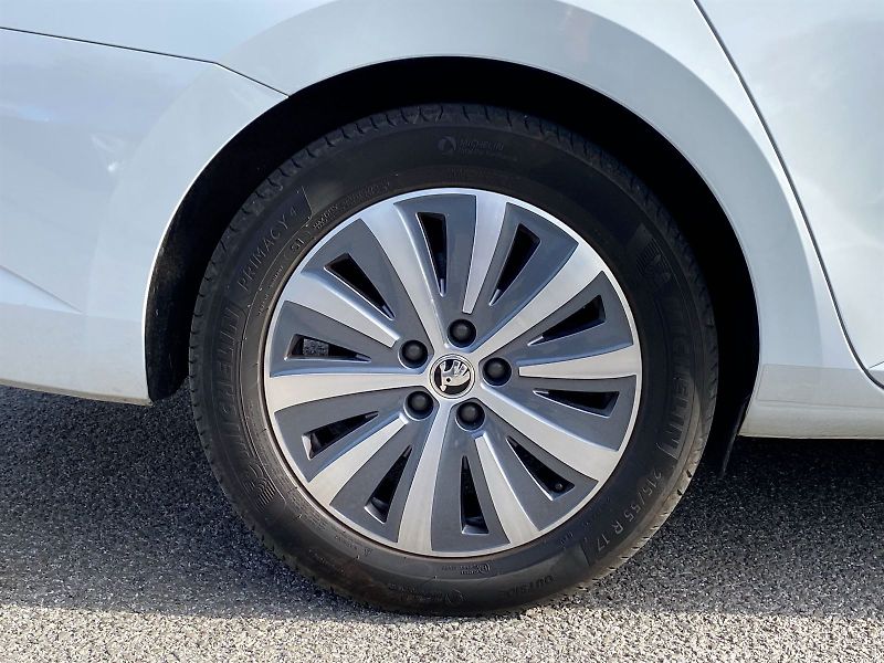 Škoda Superb (2021) Combi iV 1.4 TSI DSG Style - fotka 32 z 36