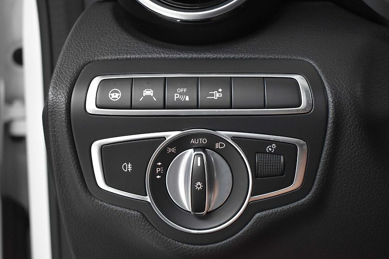 Mercedes-Benz Třídy C C63 AMG V8 BURMESTER*NAPPA*DPH - fotka 20 z 51
