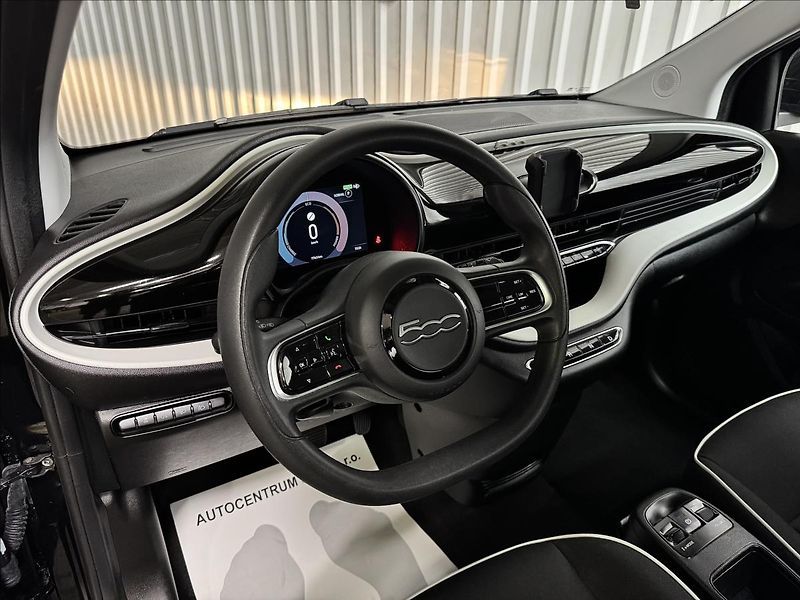 Fiat 500e ELECTRIC DRIVE 70kW ACTION - fotka 15 z 32
