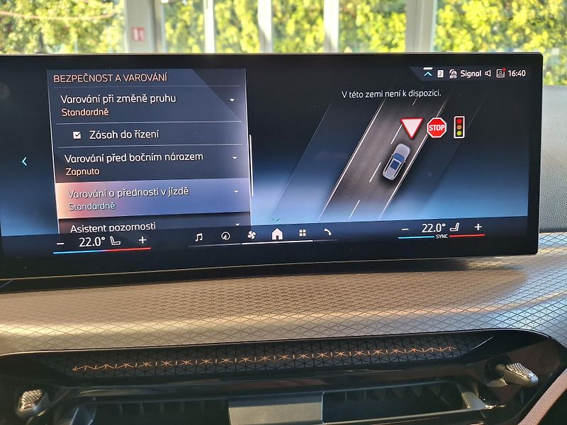 BMW Řada 3 320d xDrive Touring M-Sport - fotka 26 z 37