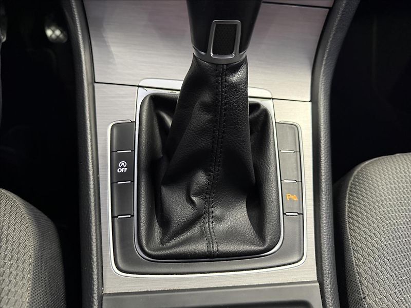 Volkswagen Golf 1,4   TSI 92kW,COMFORTLINE,2.M - fotka 19 z 23