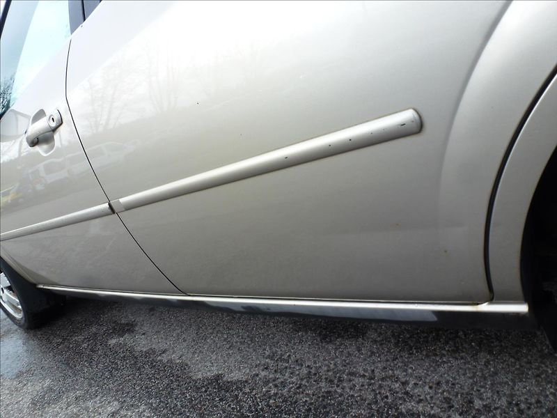 Ford Mondeo 2,5 i V6 24V Ghia Automat - fotka 38 z 49
