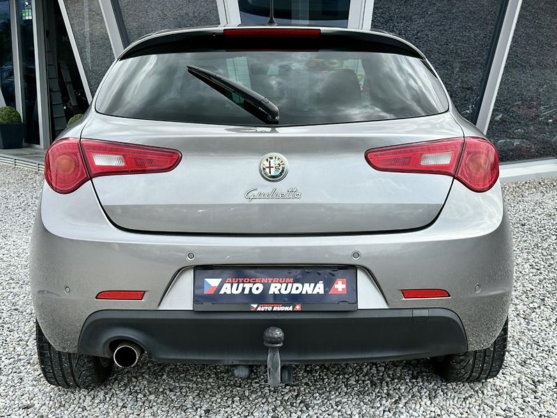 Alfa Romeo Giulietta 1,4 TB 125kW Xenony - fotka 11 z 36
