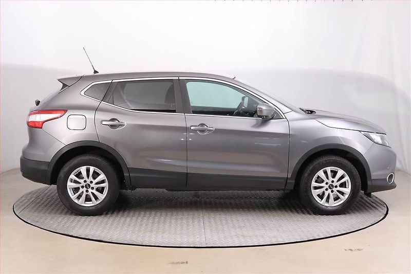 Nissan Qashqai (2015) 1.2 DIG-T, Navi, Tempomat - fotka 6 z 18