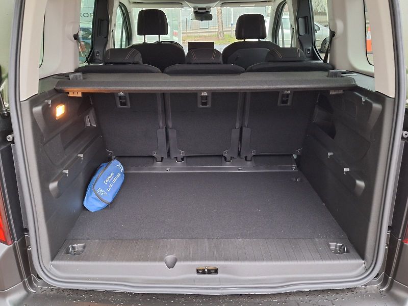Peugeot Rifter (2025) ALLURE 1.2 PT 110k MAN6 - fotka 6 z 22
