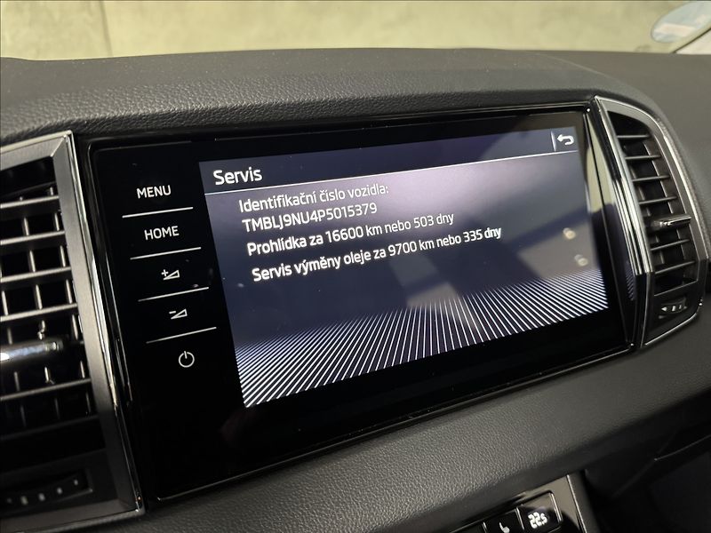 Škoda Karoq 2,0 TDi  DSG 4x4 Style Virtual - fotka 32 z 45