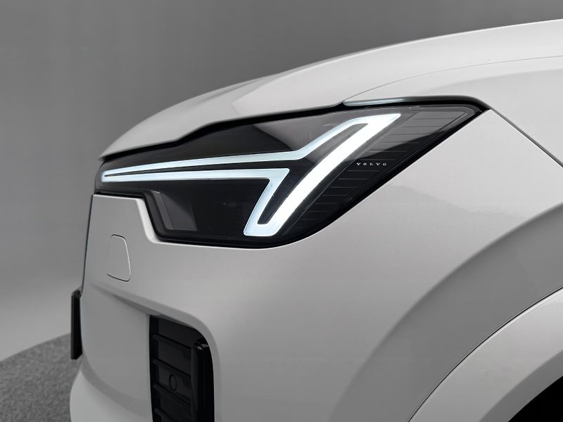 Volvo XC90 (2026) B5 AWD AUT DARK ULTRA 7-míst - fotka 21 z 29