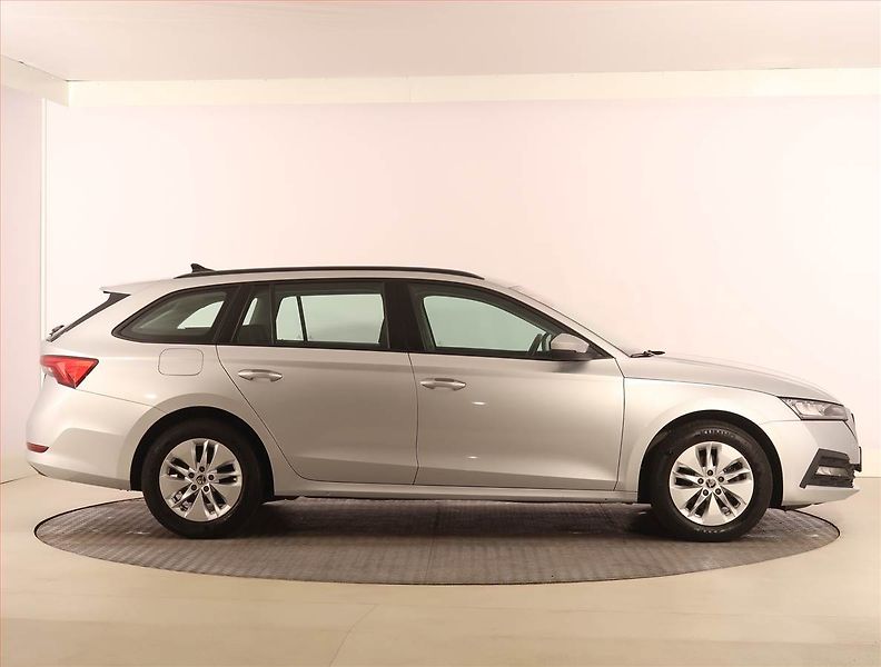 Škoda Octavia (2023) Ambition 2.0 TDI, ČR,1.maj - fotka 6 z 24