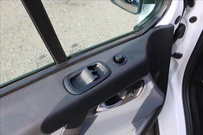 Ford Transit Custom 2,2 TDCi  9 - míst, DPH, KLIMA - fotka 11 z 31