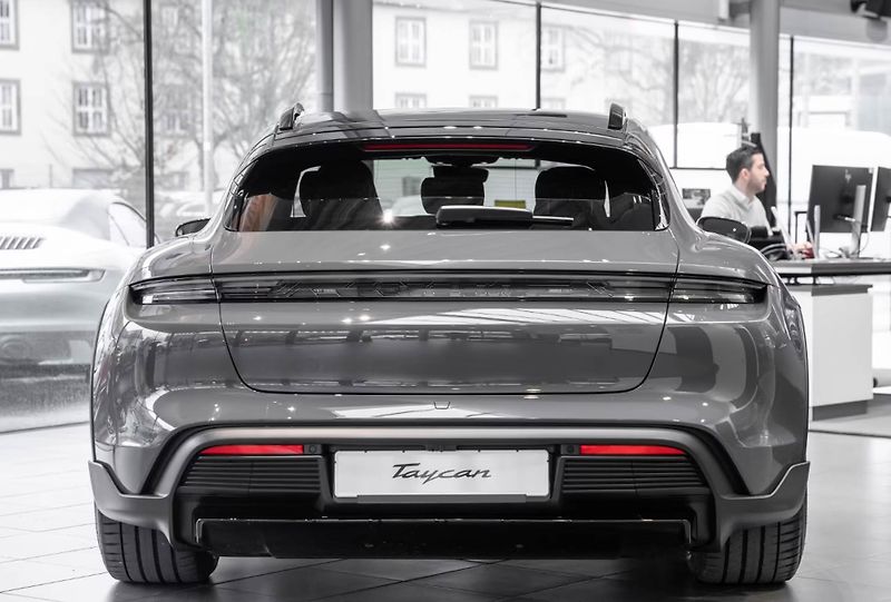 Porsche Taycan 4 Cross Turismo HuD Pano Venti - fotka 5 z 23