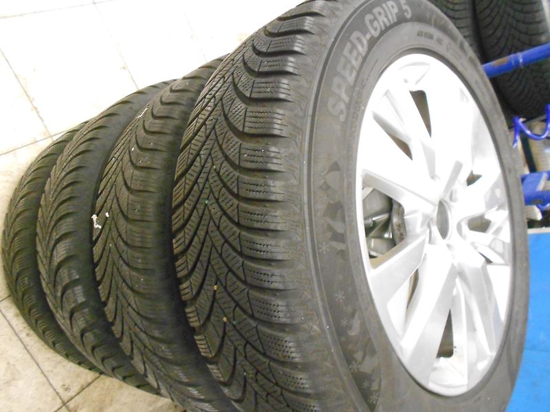 Peugeot 3008 Active 1,2PT servis zdarma - fotka 12 z 12