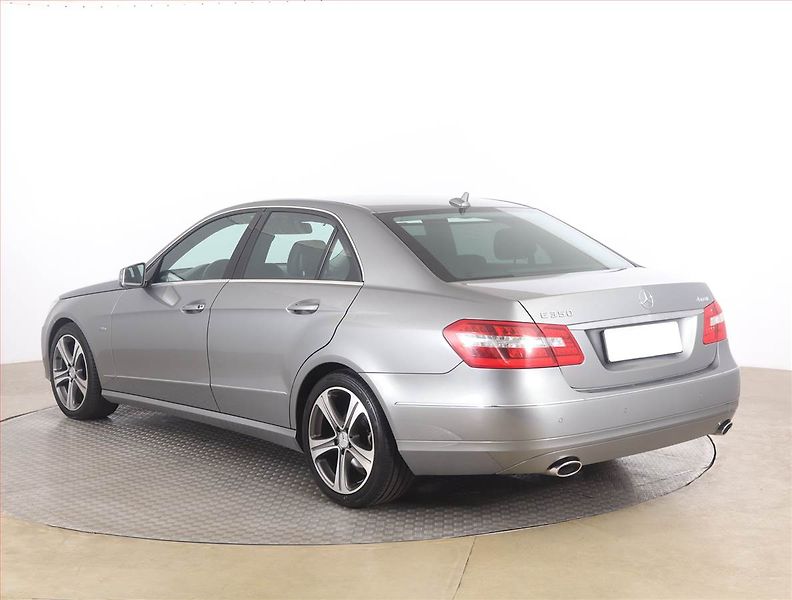 Mercedes-Benz Třídy E (2011) Avantgarde E 350 CDI 4MATIC - fotka 4 z 17