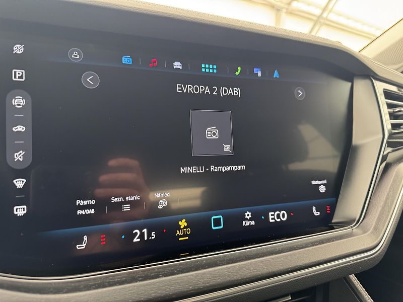 Volkswagen Touareg 3.0Tdi*1MAJ*DPH*LED*VZDUCH* - fotka 27 z 41