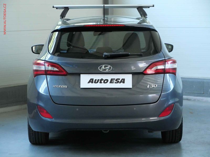 Hyundai i30 (2017) 1.6GDi, ČR, ČR, výhř.sed. - fotka 5 z 19