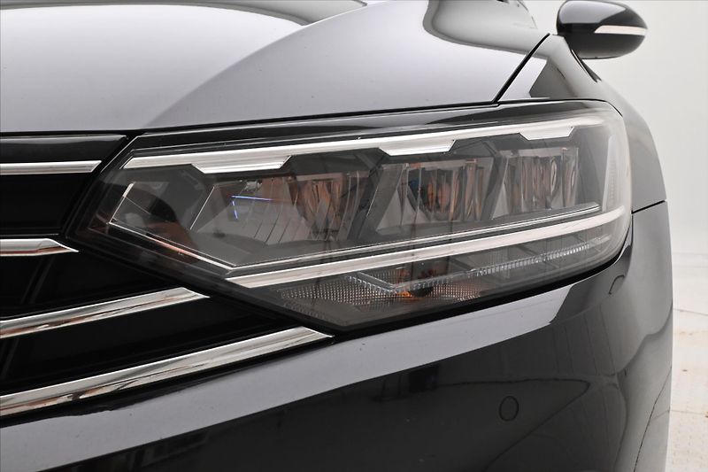Volkswagen Passat 2,0 TDI 147kW DSG Business Zár - fotka 30 z 32