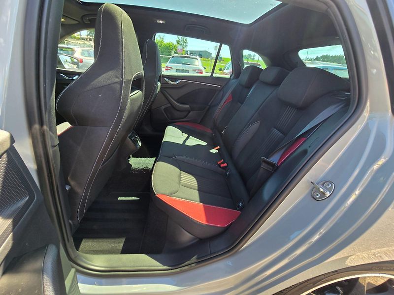 Škoda Scala (2021) 1.0 TSi 81KW Monte Carlo - fotka 12 z 22