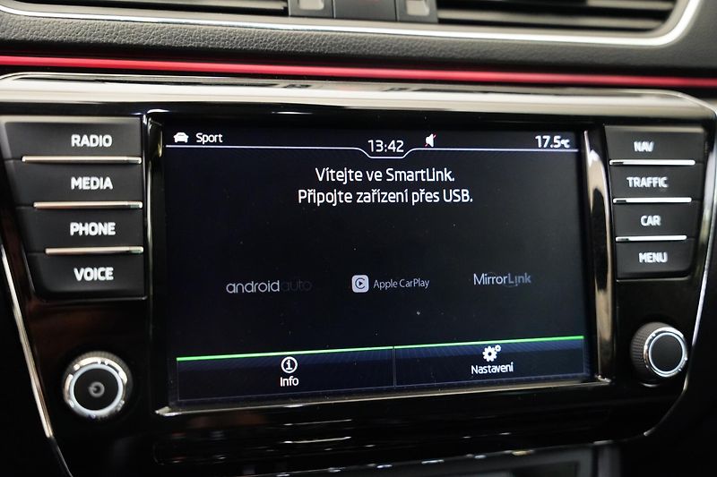 Škoda Superb - fotka 20 z 28