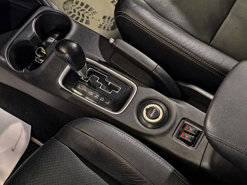 Mitsubishi Outlander 2.2 DI-D 4x4, 7MÍST, INSTYLE - fotka 15 z 24