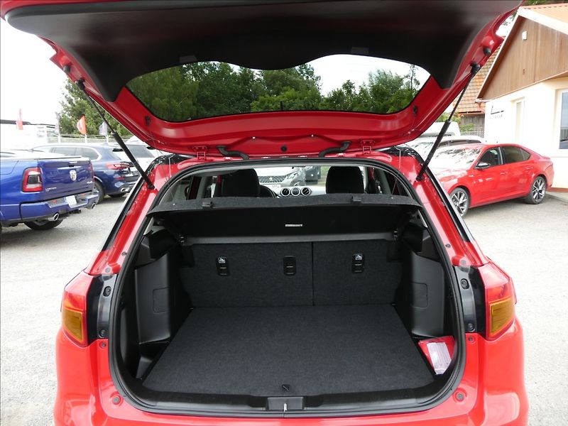 Suzuki Vitara 1,6 VVTi AUTOMAT,serviska,závě - fotka 17 z 50
