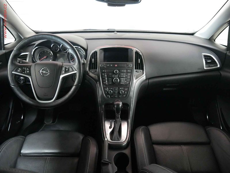 Opel Astra (2013) 1.6T, AT, park.čidla - fotka 8 z 20