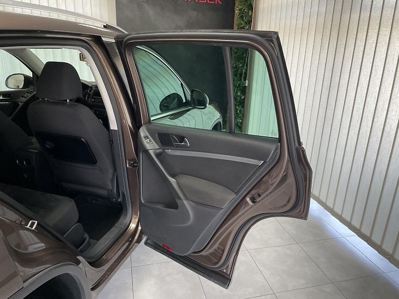 Volkswagen Tiguan 2.0 TDi DSG 4x4 SERVISKA TZ  - fotka 15 z 27