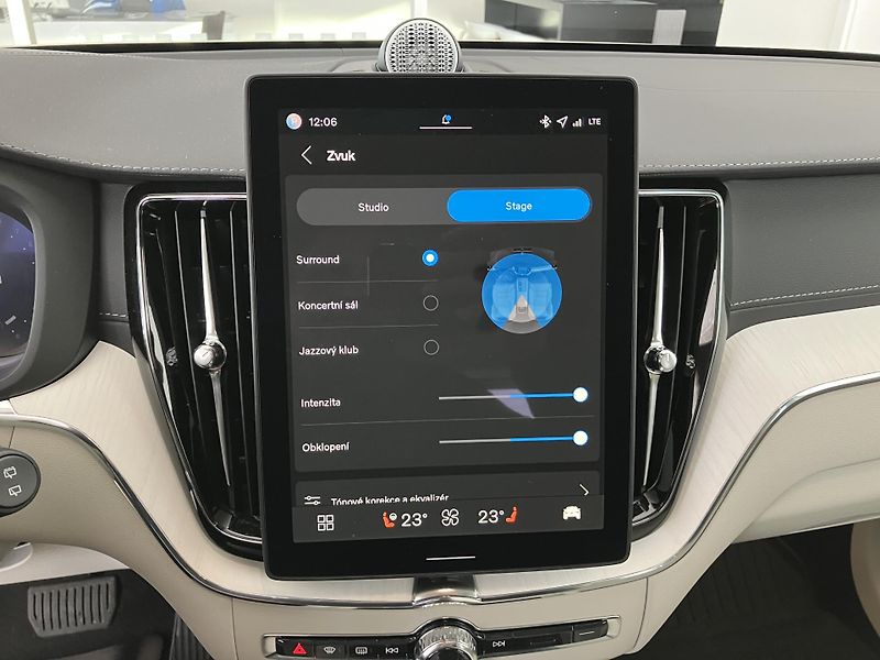 Volvo XC60 B5 AWD Ultra Bright-REZERVACE - fotka 46 z 53