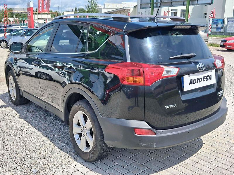 Toyota RAV4 (2014) 2.0 D-4D 4x4, AC, kůže - fotka 6 z 25