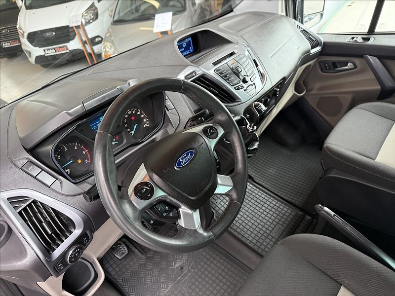 Ford Tourneo Custom 2,2 Titanium,92kW,po servisu - fotka 9 z 31