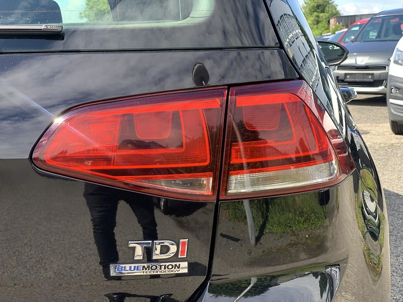 Volkswagen Golf Highline 1.6TDi 77kw DSG ALU - fotka 47 z 48