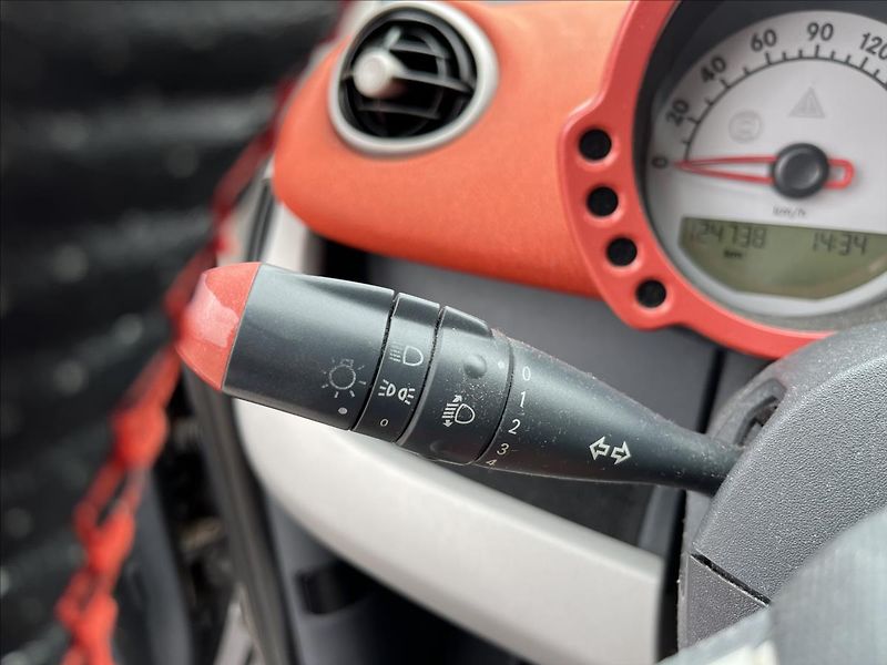 Smart Forfour 1,3 i AUTOMAT PANORAMA KLIMA - fotka 23 z 35