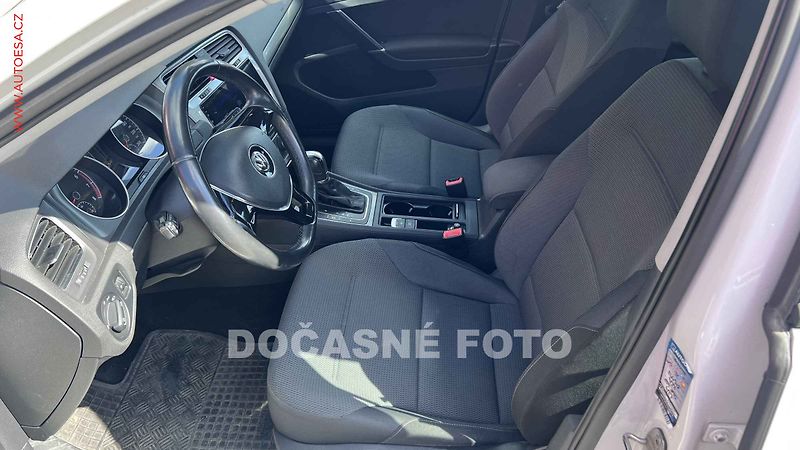 Volkswagen Golf (2013) 1.2 TSI, 2.maj,ČR, servis - fotka 3 z 3