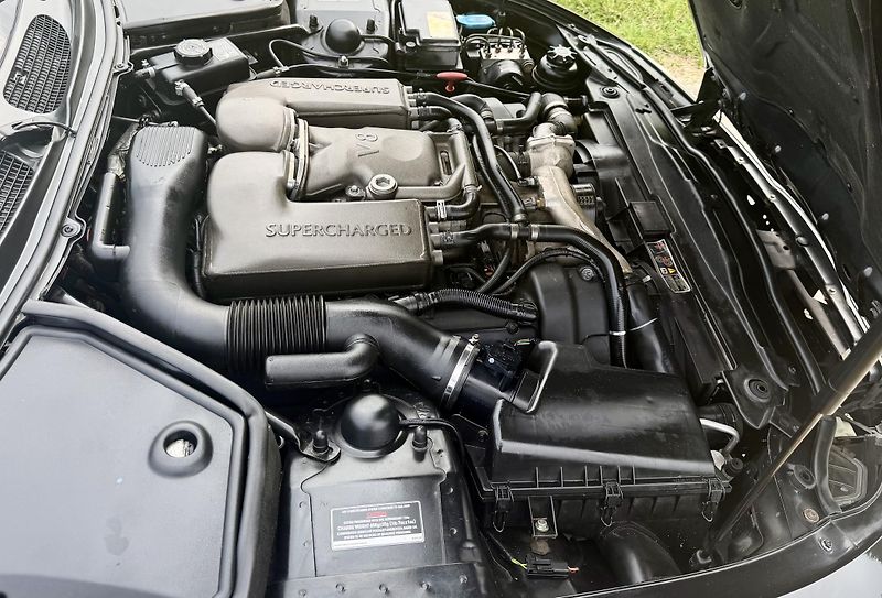 Jaguar XKR (2000) 4.0 V8 Supercharged Kabriolet  - fotka 25 z 30