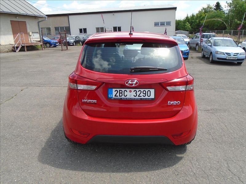 Hyundai ix20 1,6 - fotka 3 z 24