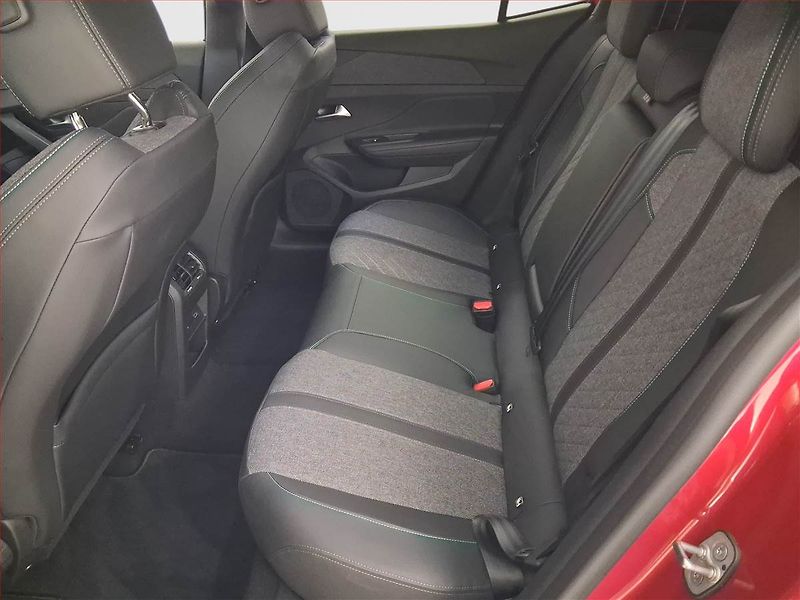 Peugeot 408 (2024) 1.2 PureTech - fotka 10 z 21