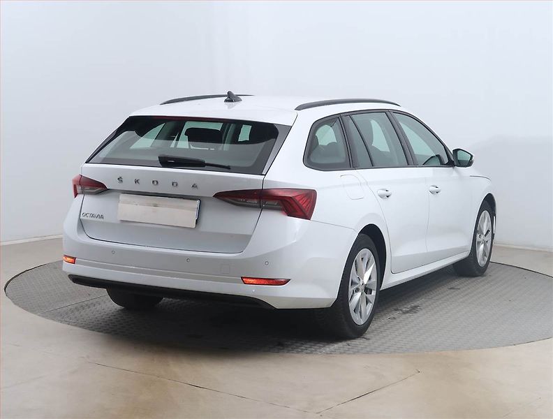 Škoda Octavia (2023) Ambition 2.0 TDI, Automat - fotka 5 z 15